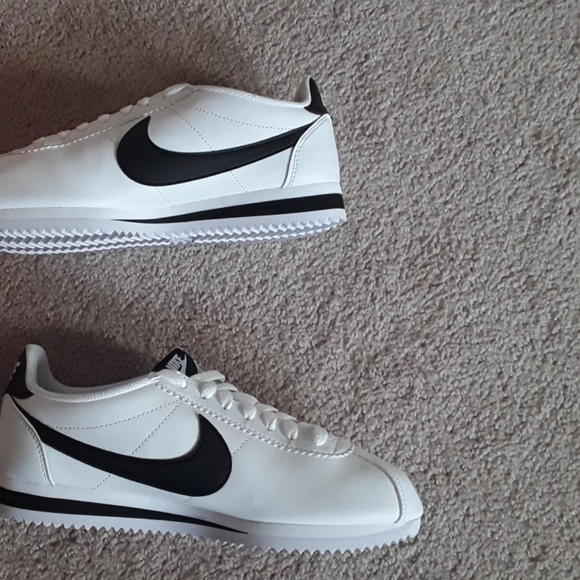 NWT Nike black and white coretezes size 7.5 - Picture 2 of 5